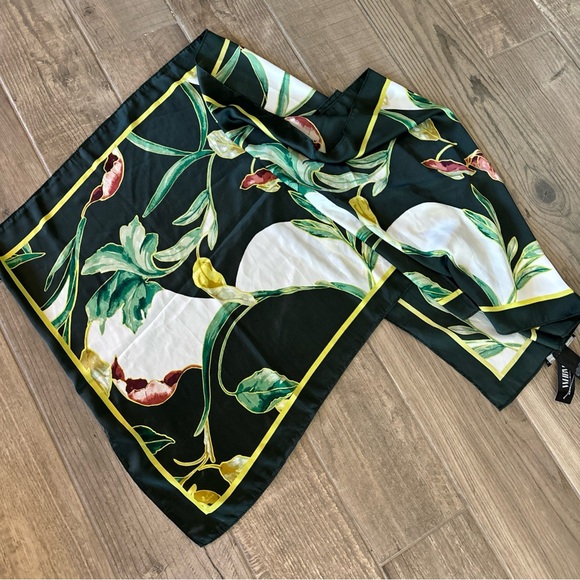 White House Black Market Women's Scarf Green Floral Tag - Picture 1 of 5